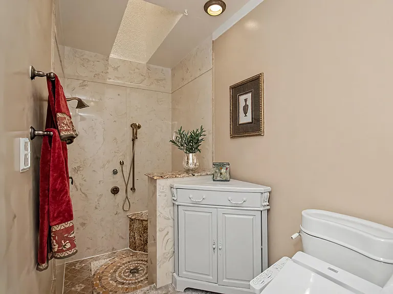 9708 Erica Ct — Photo 33