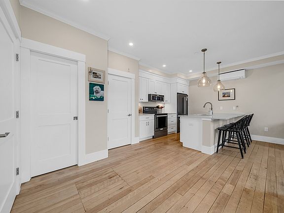 3rd image of 142 Main St #4