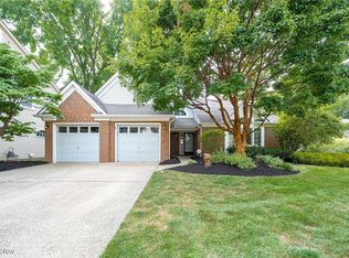 22 S Hampton Cir, Rocky River, OH 44116