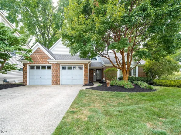 22 S Hampton Cir, Rocky River, OH 44116