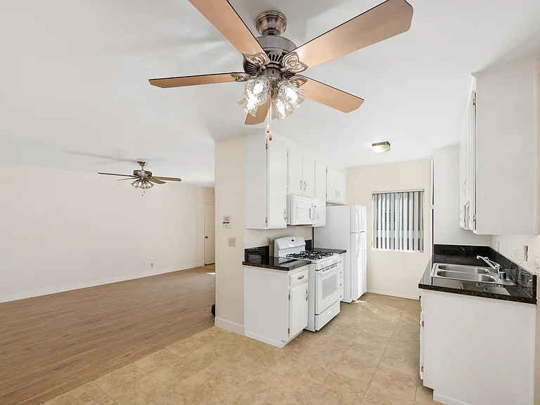 7013 Haskell Ave #203 — Photo 13