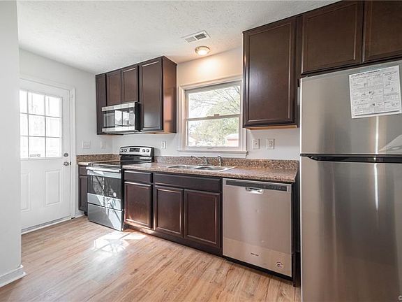4th image of 233 N New Ave