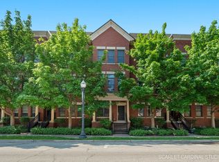 203 Prairie St, Elgin, IL 60120