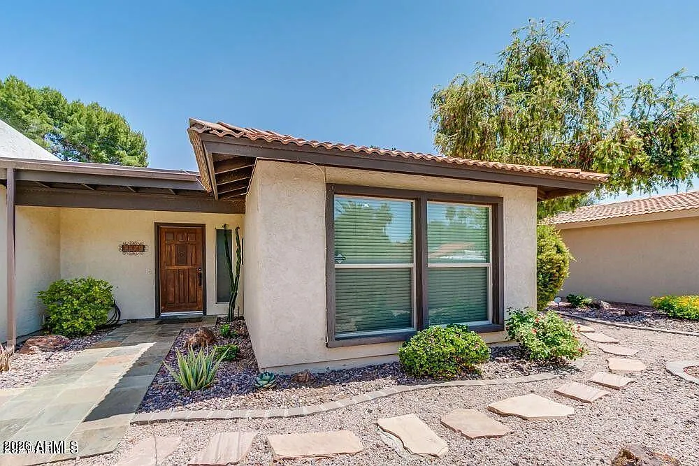 3 bed, 2.0 bath, 1971 sqft, $3,350 — Photo 3