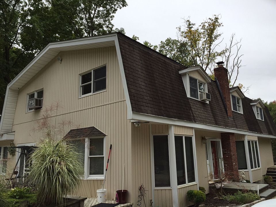 2nd image of 214 Bagatelle Rd