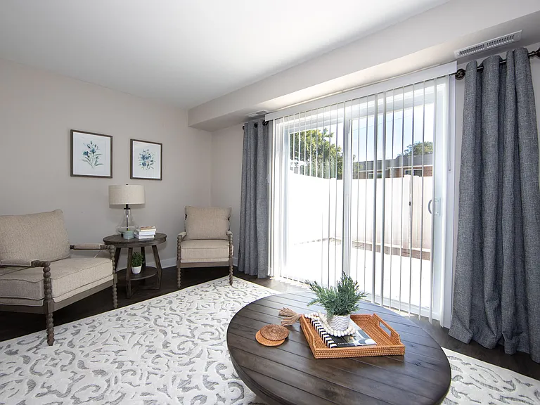 Crystal Lakes Apartments — Photo 12