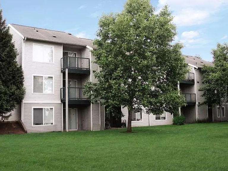 Steeple Chase Apartments — Photo 23