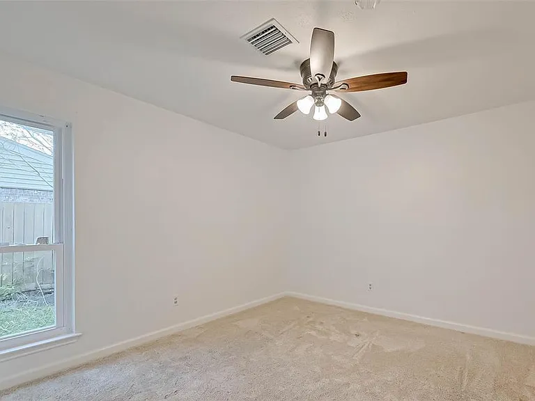 12111 Poulson Dr — Photo 24