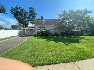 92 Horn Ln, Levittown, NY 11756