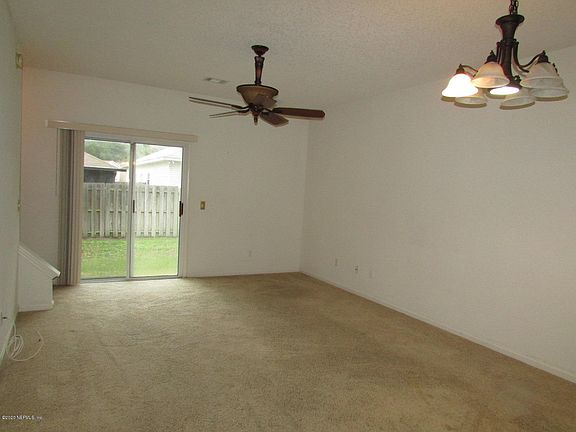 4th image of 585 Scrub Jay Dr
