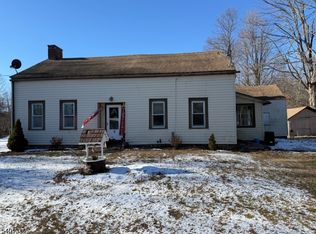 9 Schoolhouse Rd, Oak Ridge, NJ 07438