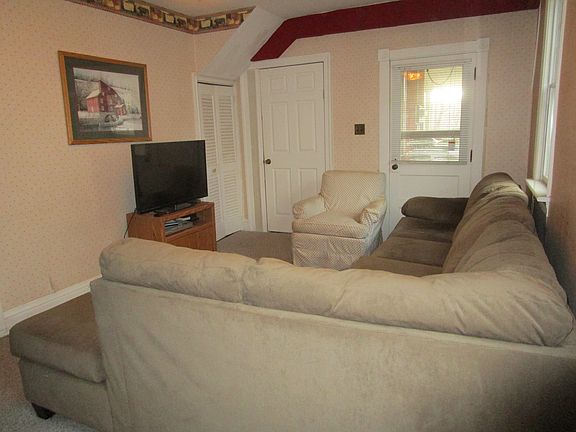 One of 2 family rooms