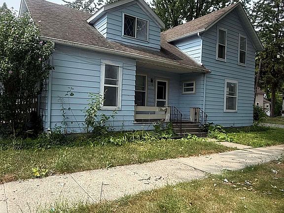2nd image of 1221 Cass St