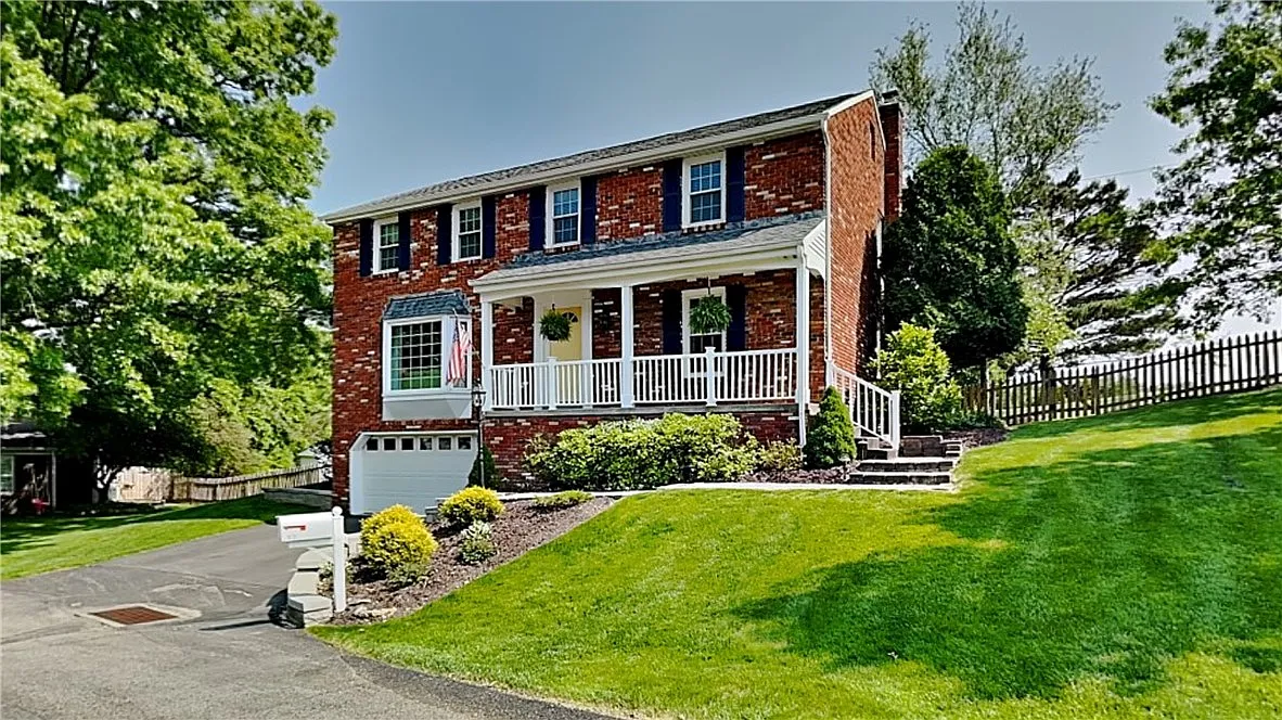 1070 Apple Hill Ln photo 1