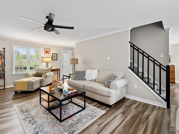 4th image of 8594 Woodlake Dr