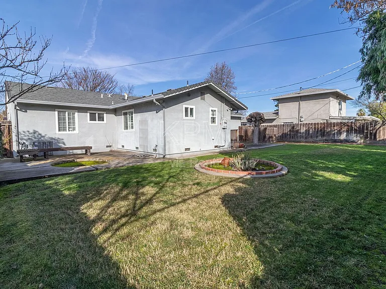 218 E Longview Ave — Photo 23