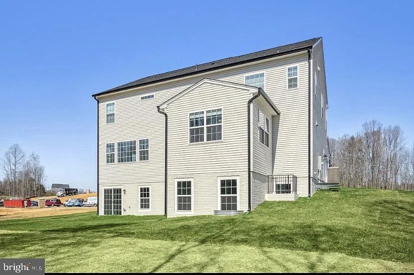 4 bed, 2.5 bath, 3339 sqft, $3,400 — Photo 4