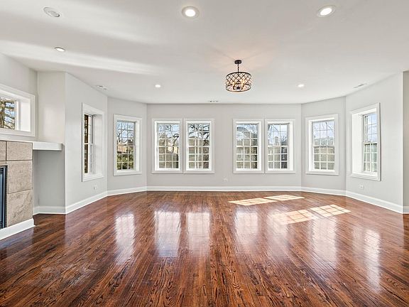 3rd image of 1426 N Austin Blvd Unit 3