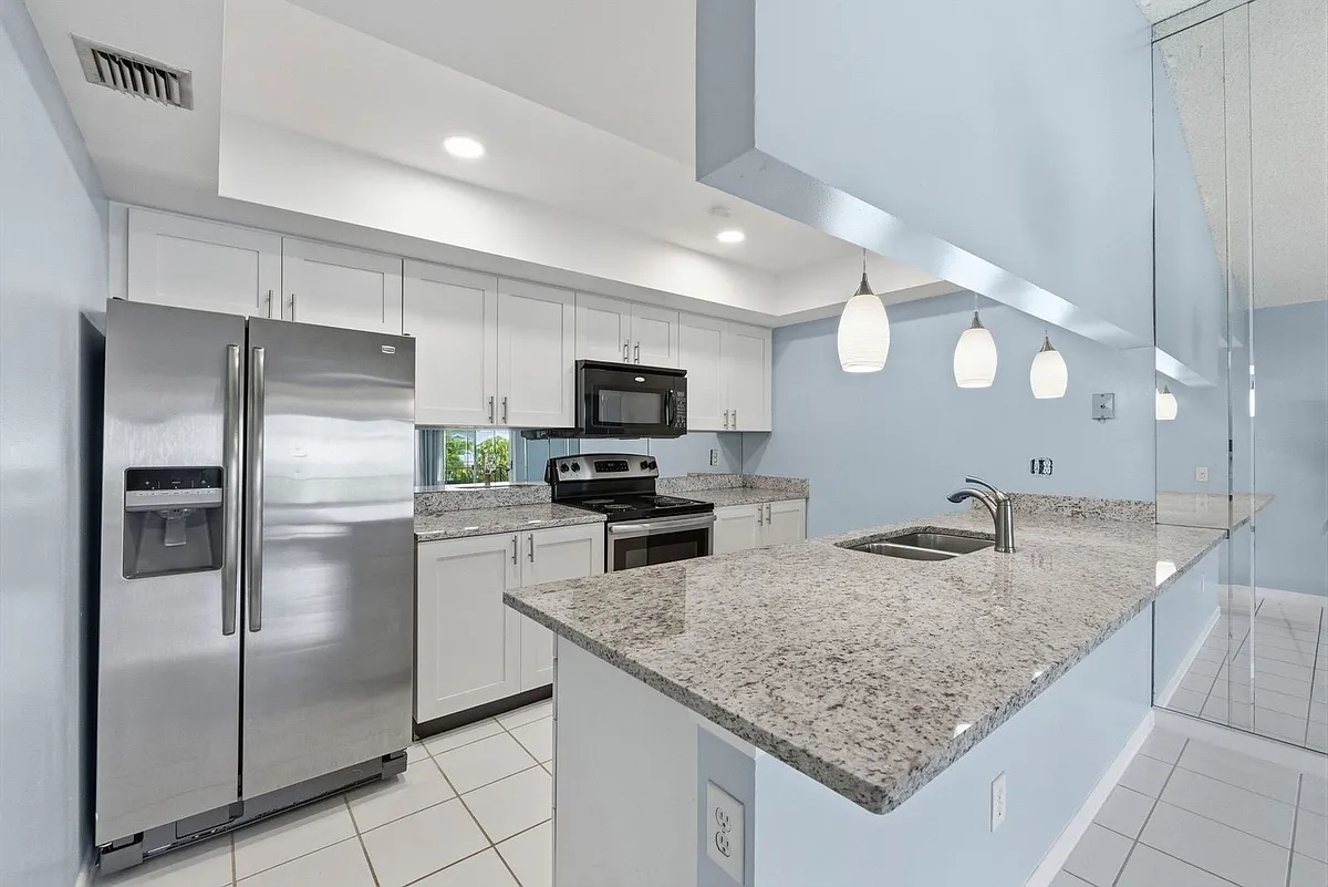 Building Photo - 717 Waterside Dr