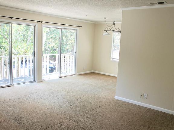 2nd image of 800 Mallery St #G52