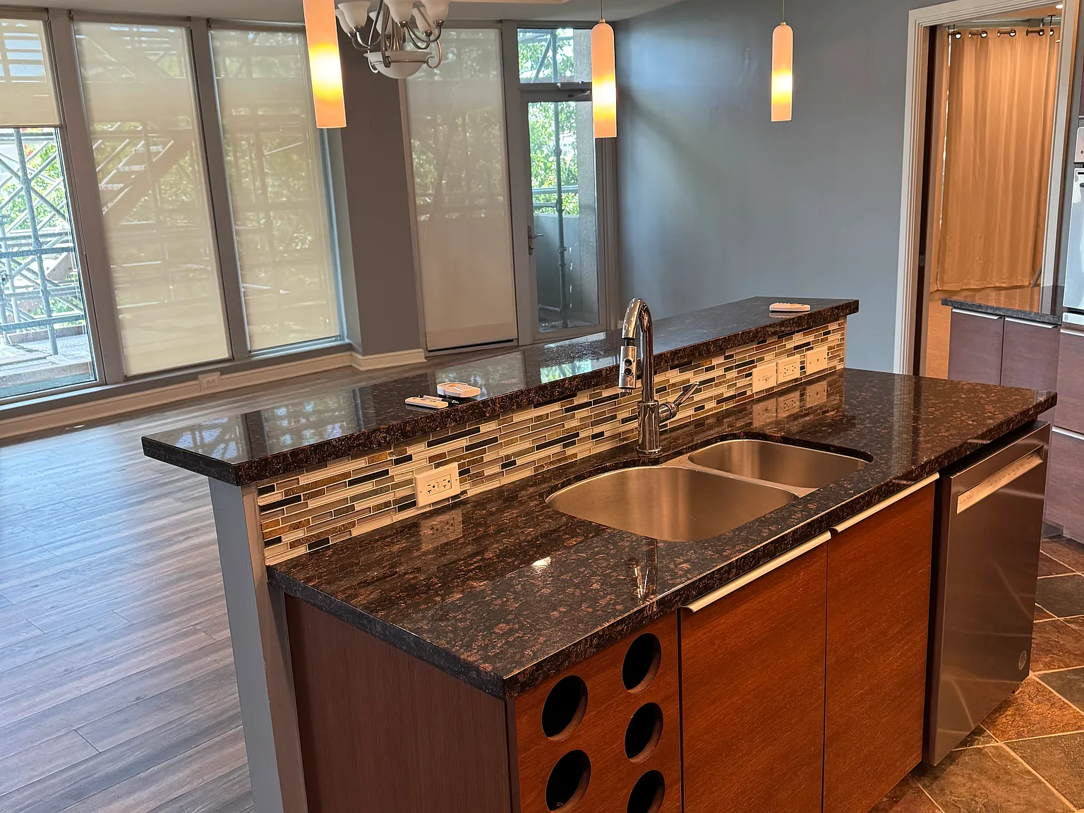 2 bed, 1667 sqft, $2,950 — Photo 4