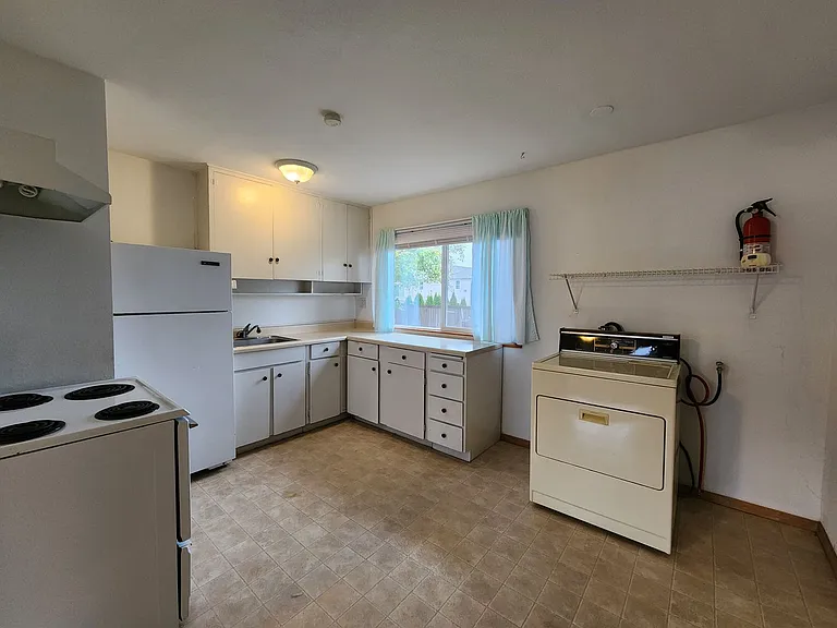 416 N Laventure Rd — Photo 3