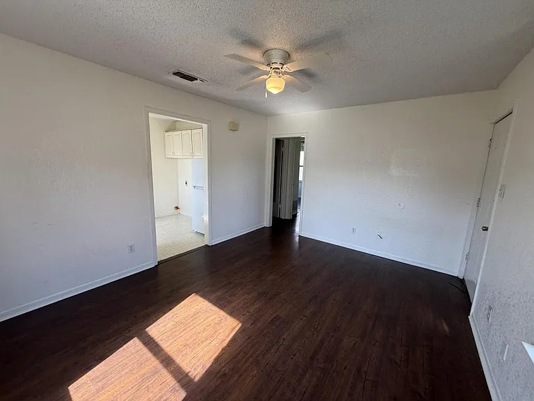 106 E Washington Ave — Photo 5