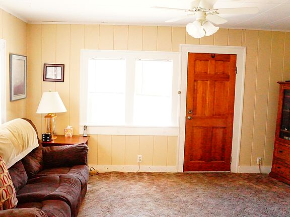 3rd image of 1406 Railroad Ave