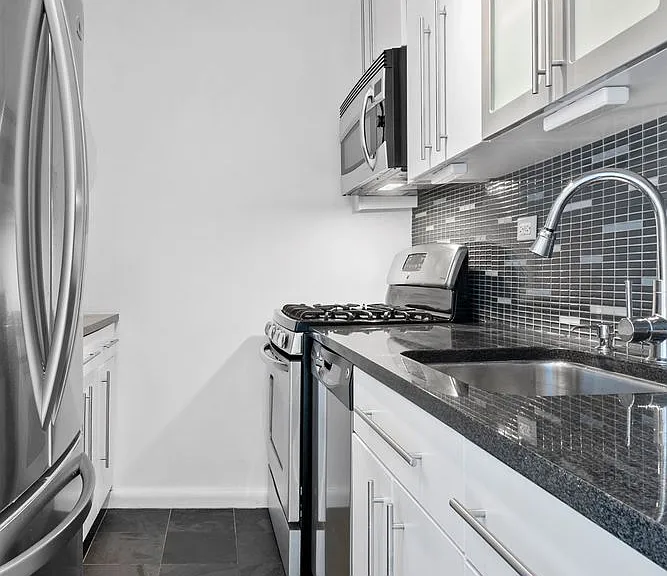 170 W End Ave #27R — Photo 4