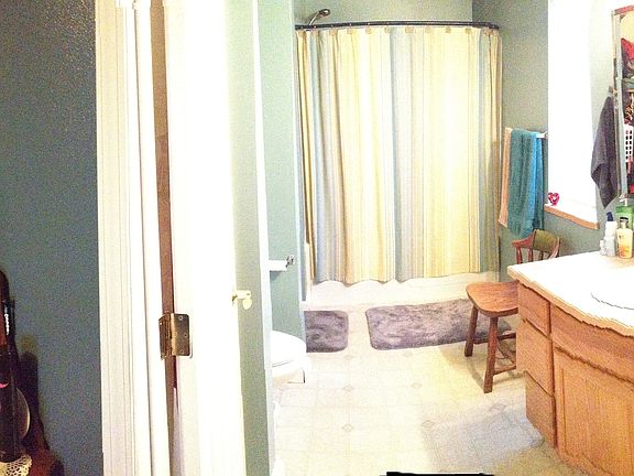 mstr bath w/walk-in closet