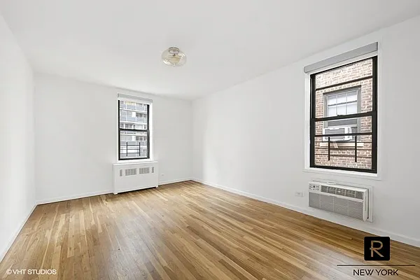 Sold by R New York | media 12