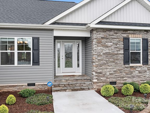 3rd image of 171 Castle Pines Ln