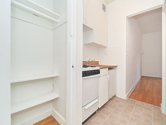 3rd image of 353 W 44th St APT 1D