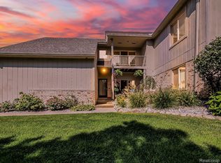 29431 Laurel Dr, Farmington, MI 48331
