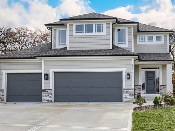 7485 N Utica Ave, Parkville, MO 64152