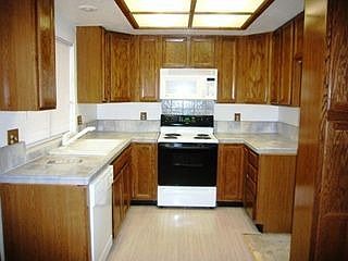 2nd image of 2201 Chelsea Pl