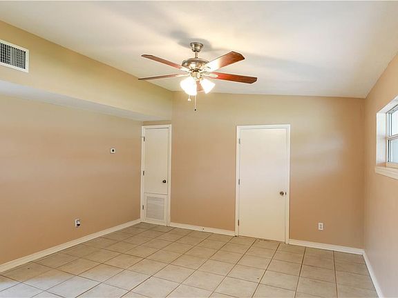 4th image of 1130 Hawkes Ave