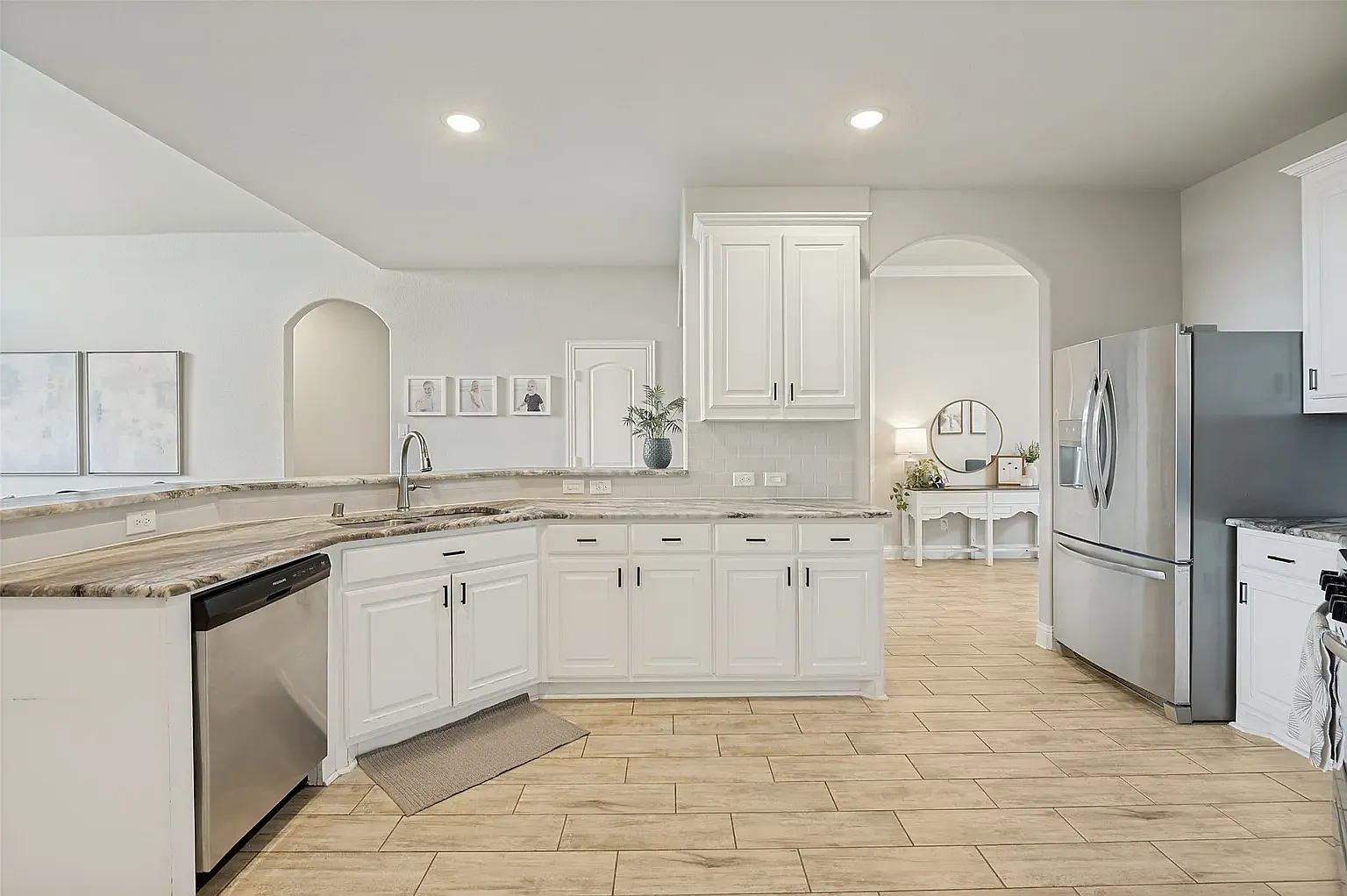 4 bed, 2225 sqft, $2,550 — Photo 2