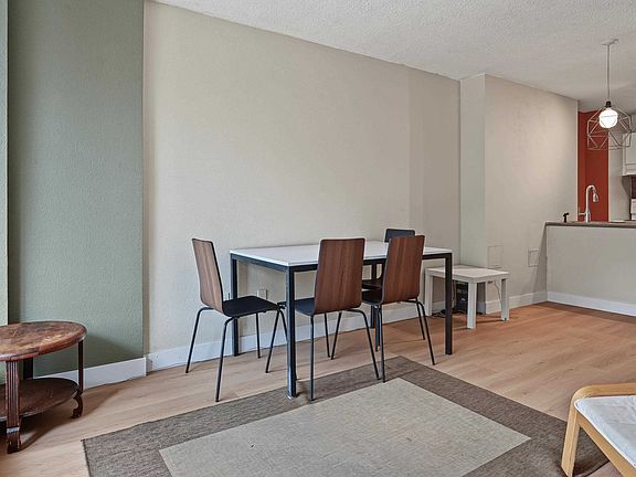 5th image of 950 Drake St #206