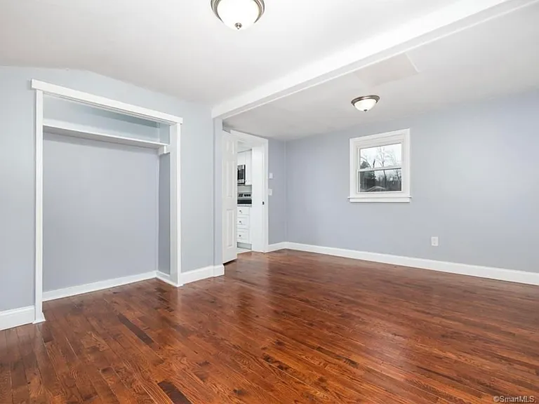 300 Capen St — Photo 6