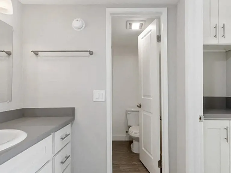 Amanda Regency Apartments — Photo 13