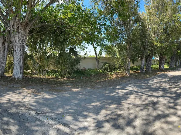 39 Palm Dr, Lake Worth, FL 33461