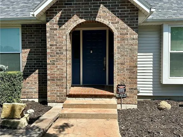 1453 Grandview Dr, Warrensburg, MO 64093