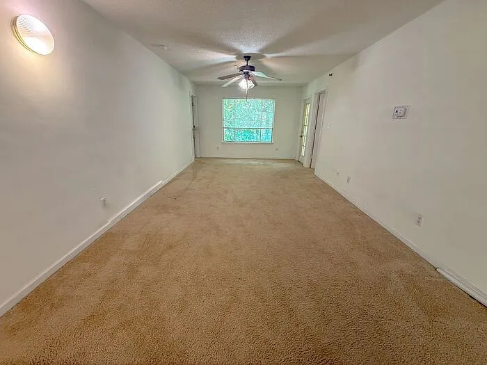 4 bed, 4.0 bath, 1219 sqft, $2,000 — Photo 4