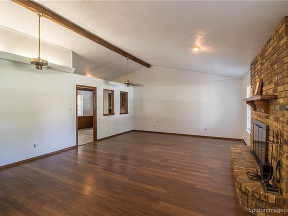 4th image of 2116 Southmoor Dr