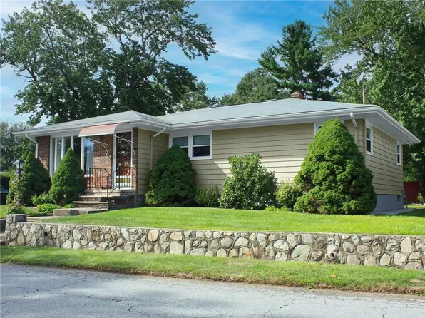 99 Stella Dr, North Providence, RI 02911