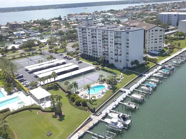660 Island Way APT 901, Clearwater, FL 33767