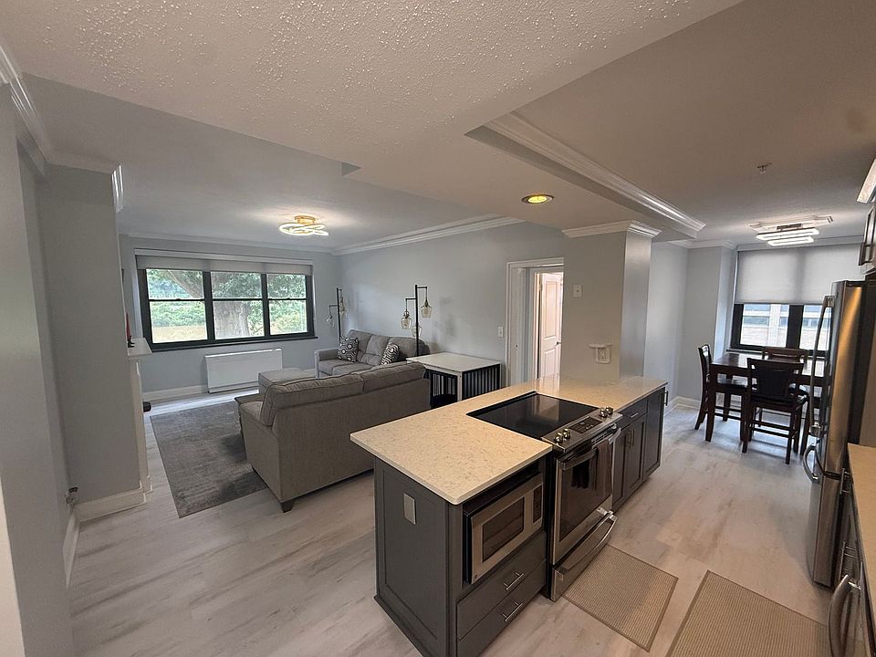 1st image of 1108 Kanawha Blvd E APT 205