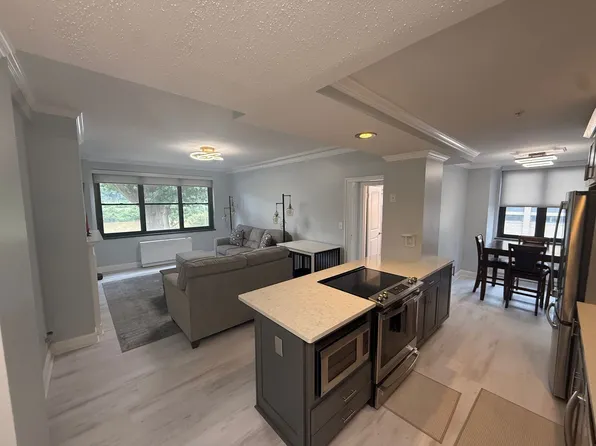 1108 Kanawha Blvd E APT 205, Charleston, WV 25301