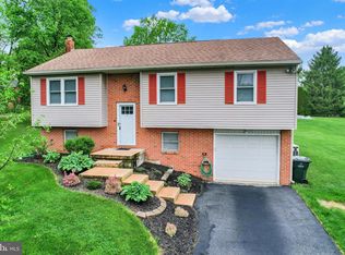 3030 Acorn Ln, Red Lion, PA 17356